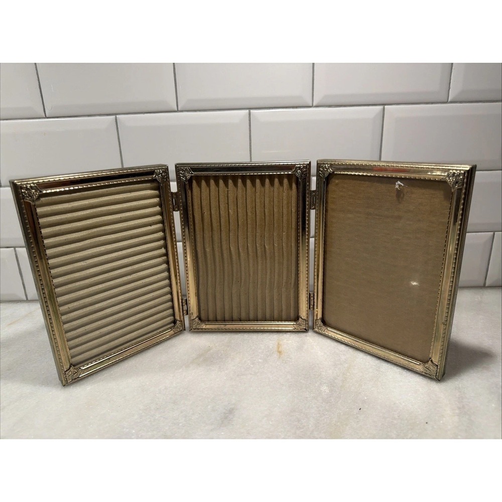 Vintage Gold Tone Tri-Folding Picture Frame 3 Picture Photo Frame 5x7‎ A001
